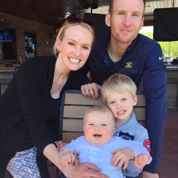 Meet your Posher, Camelle - Picture 1 of 2