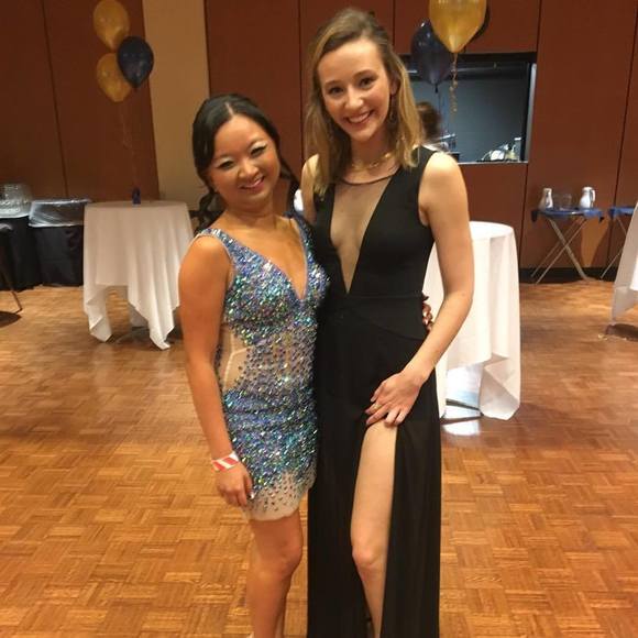 Meet your Posher, Halle - Picture 1 of 1