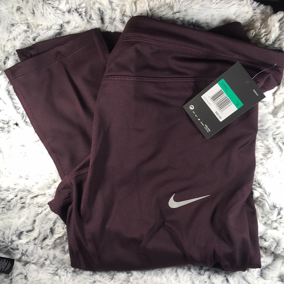 Nike Pants - NWT Nike Capri Pants