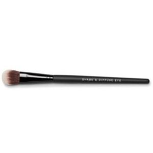 bareMinerals Shade & Diffuse Eye Brush.