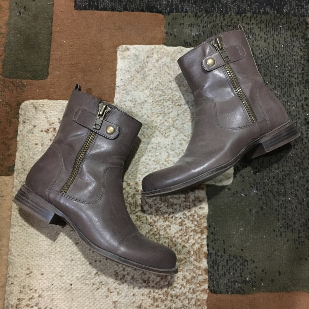 Naturalized Tan Leather Boots