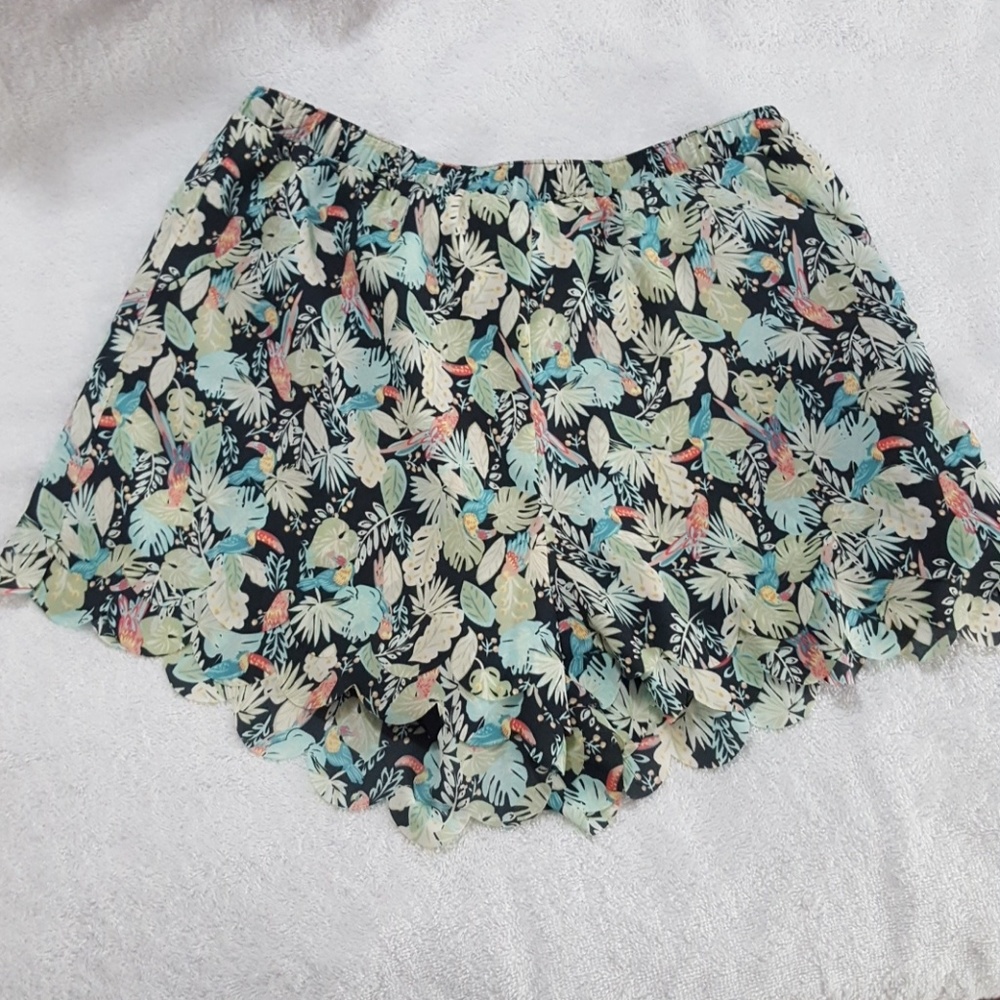 Lauren Condrad Scalloped Shorts