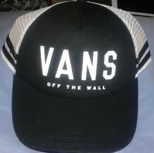 Vans Black and white snap back hat