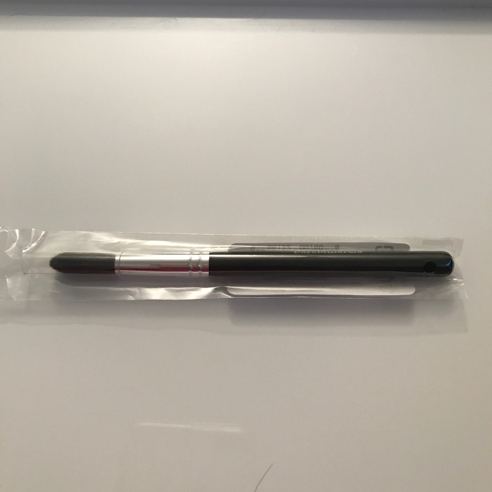 bareMinerals Crease Defining Brush.