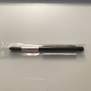 bareMinerals Crease Defining Brush.