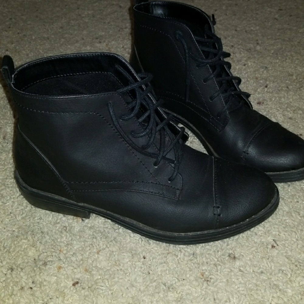 SAM & LIBBY MOLLY CAP TOE ANKLE BOOTs