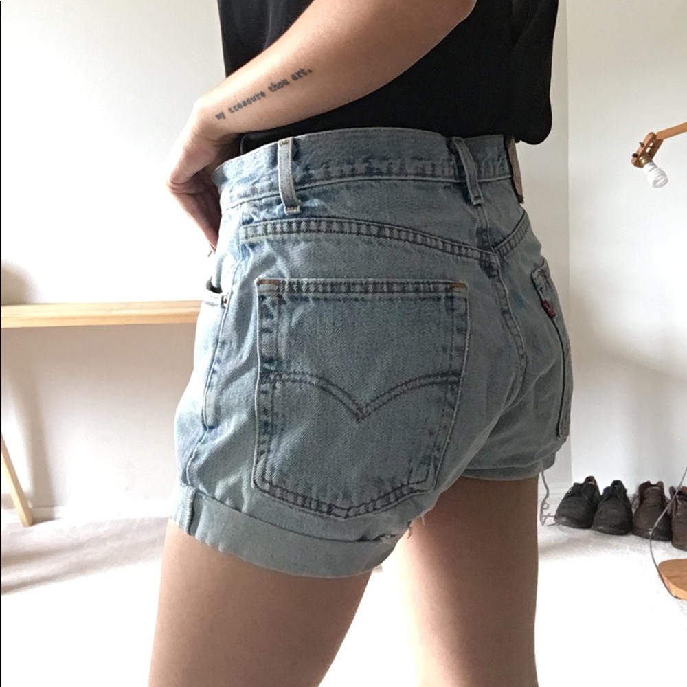 High waist light wash levi shorts