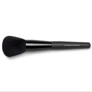 bareMinerals Supreme Finisher Brush.