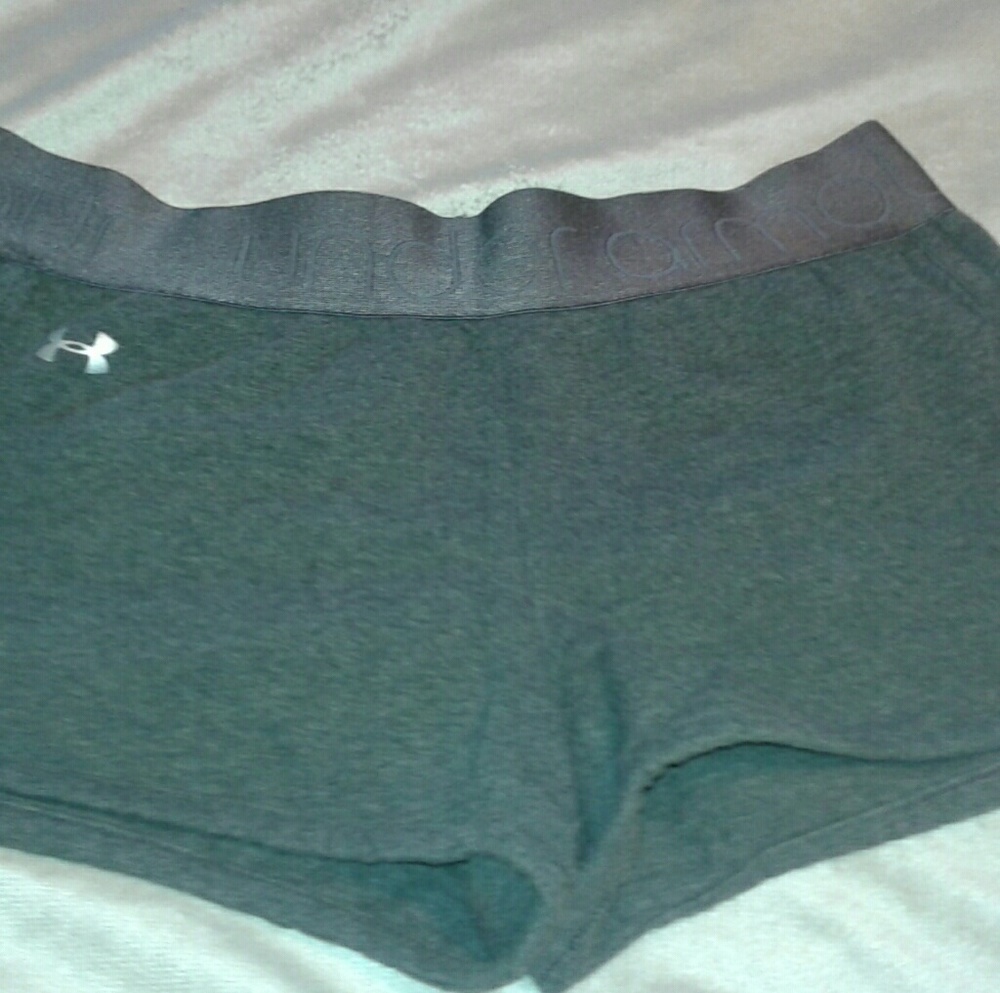 Under armour yoga shorts small euc
