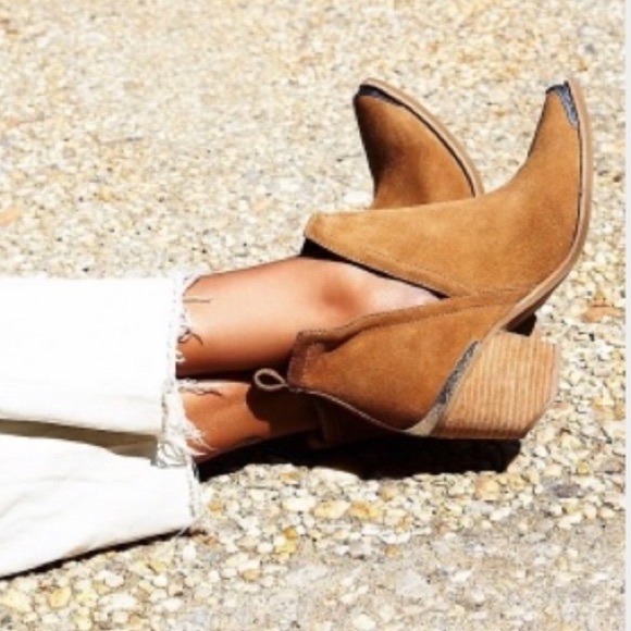 🎉HP🎉 Leather Ankle BOOTS Booties Western Mule - Picture 2 of 7