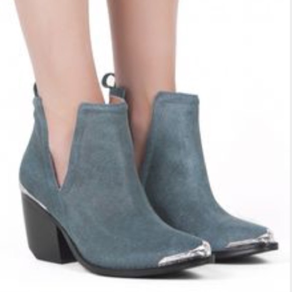 🎉HP🎉 Leather Ankle BOOTS Booties Western Mule - Picture 5 of 7