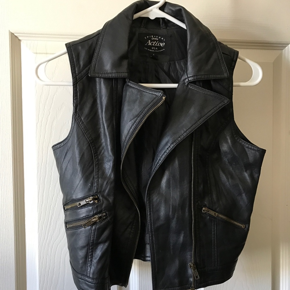 Leather vest😎