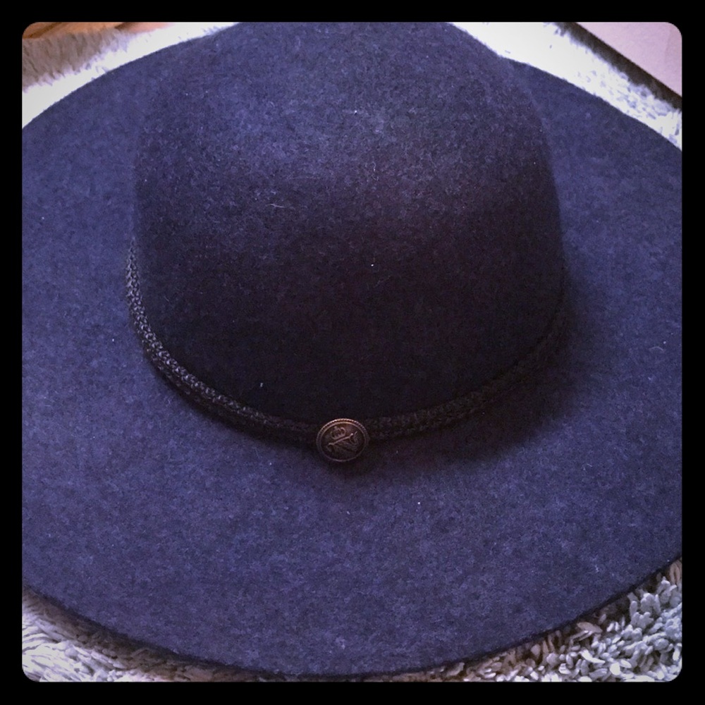 Navy Blue Wool Hat 🎩