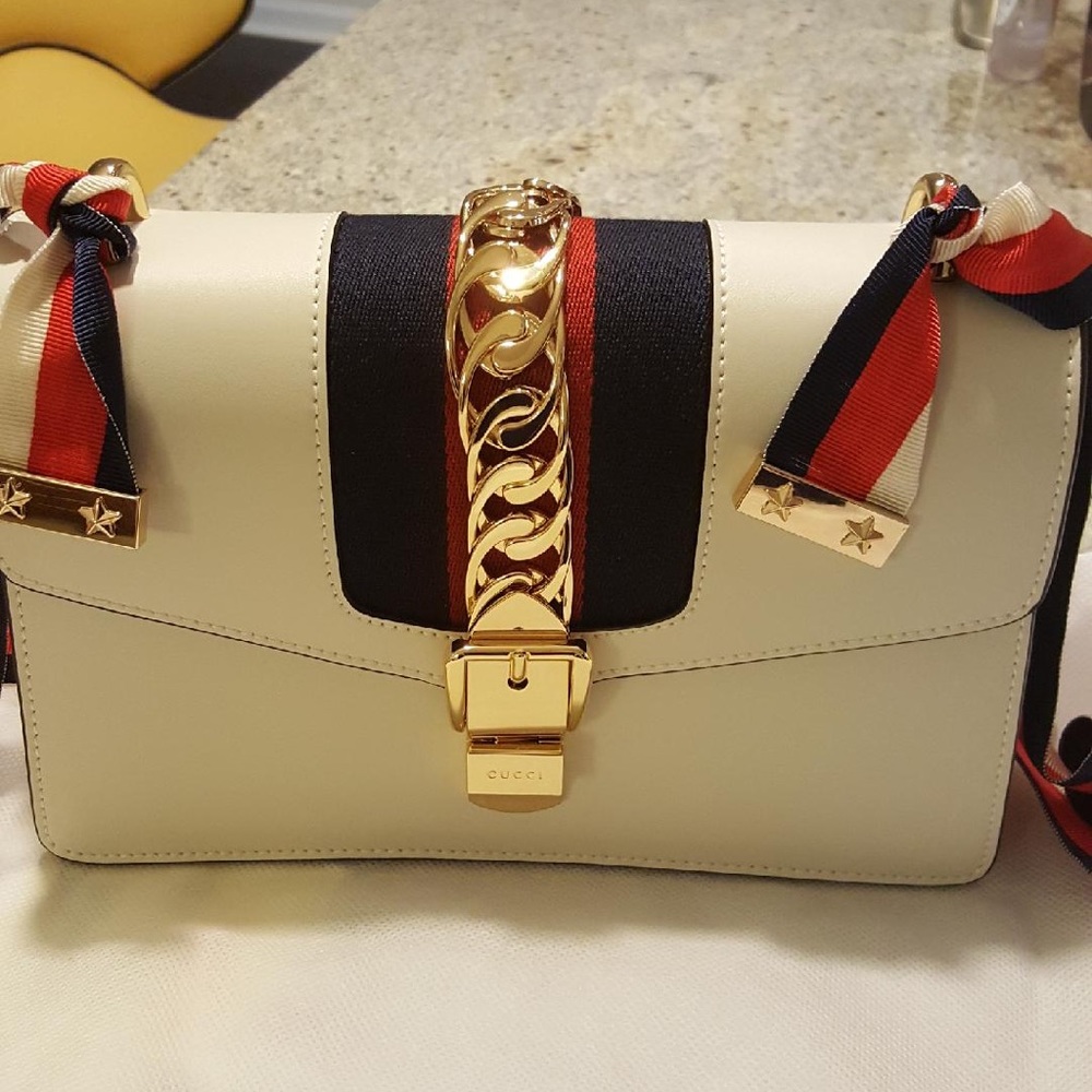 SOLD !!!!!Brand new Gucci bag cash option 1400