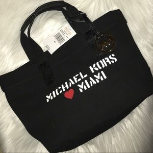 🔥Michael Kors❤️ Limited edt. Small Canvas black gently used