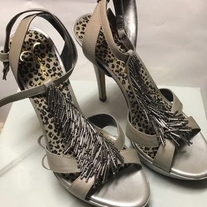 Jessica Simpson Heels in Silver/Pearl Size 8.5✨