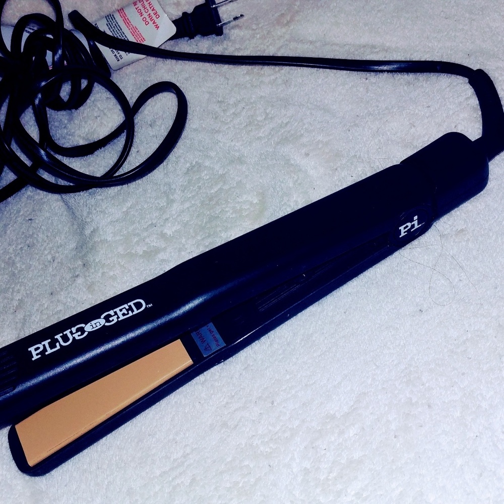 Ceramic hair straightener