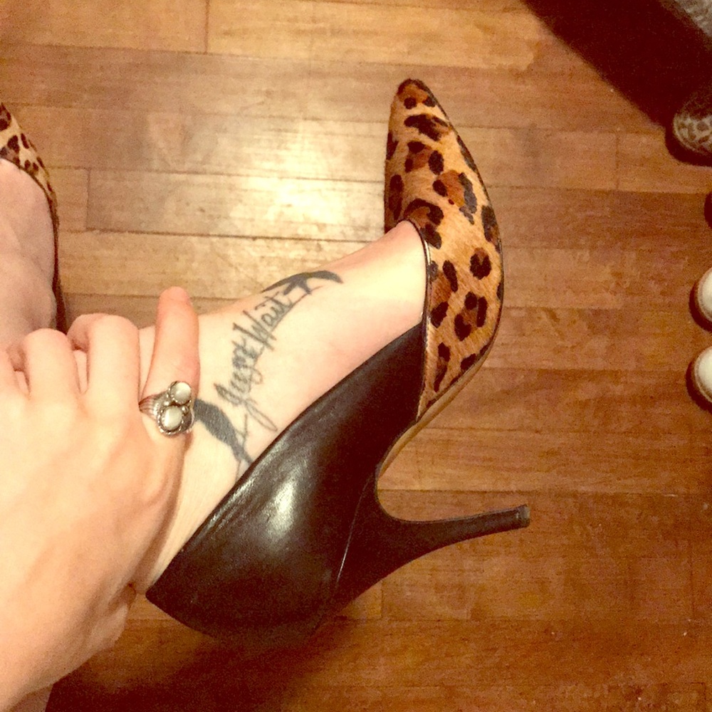 Badass Kate spade black leather and leopard pumps