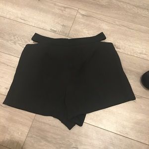Cut out sides black short