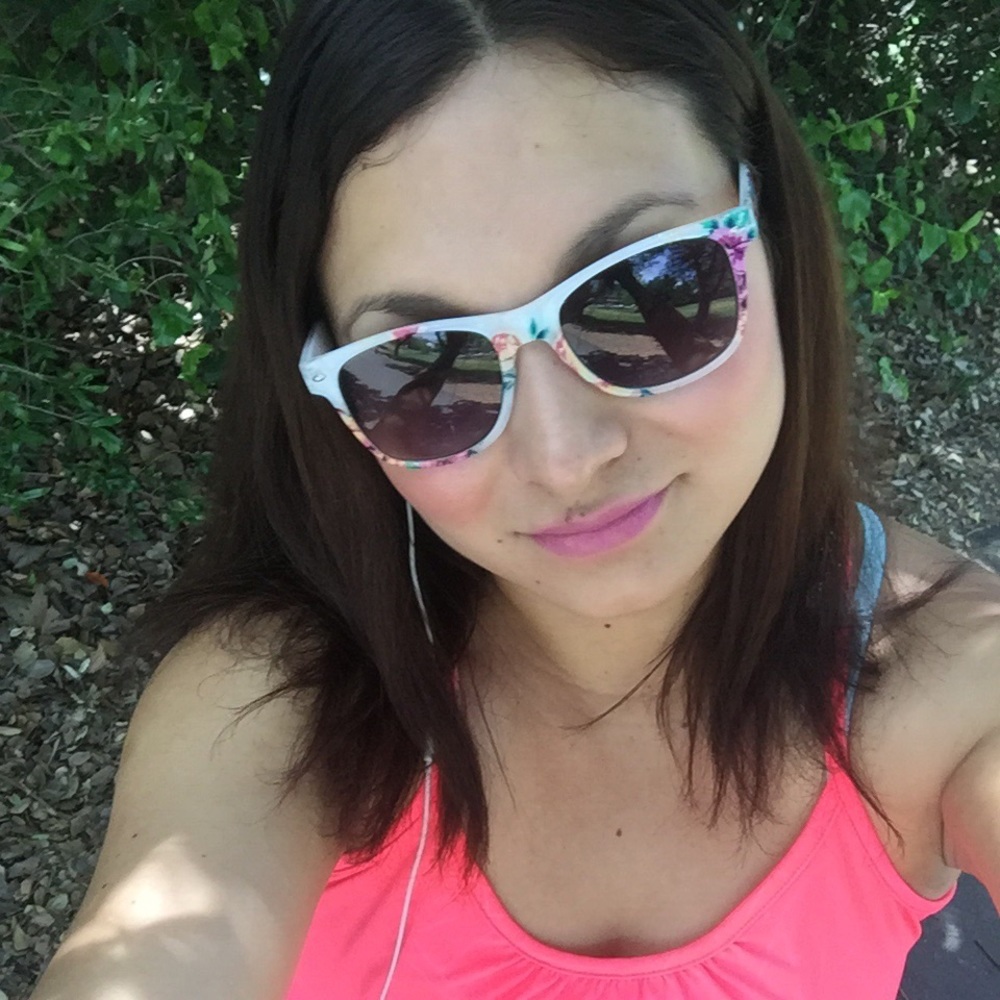 Meet your Posher, Rocio - Picture 1 of 1