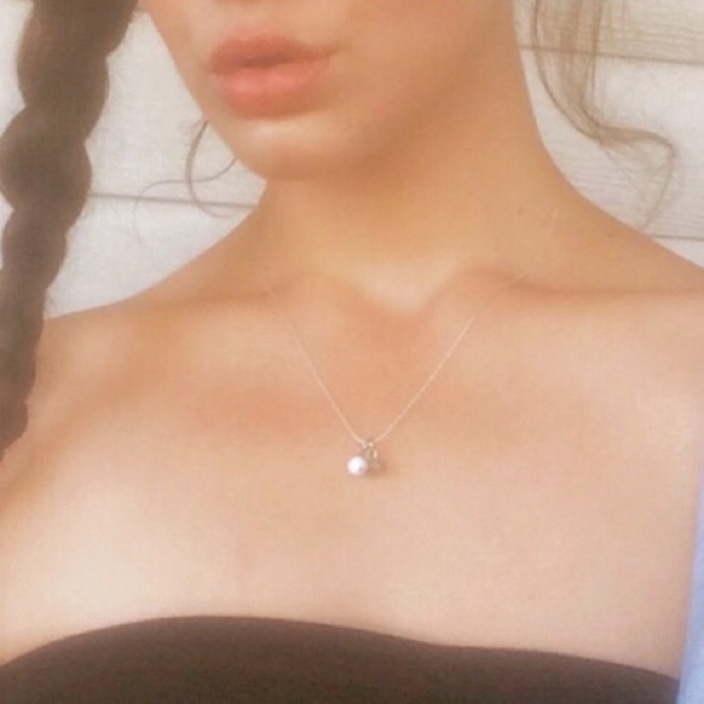 Neutral minimalistic necklace ft. Sterling silver