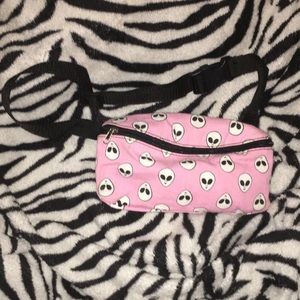 PINK ALIEN FANNY PACK👽