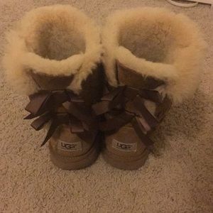 Ugg short bow