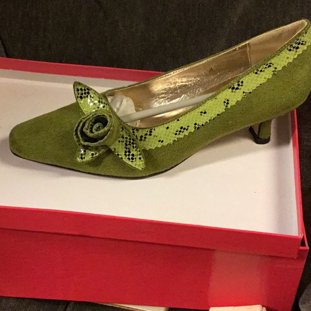 Faux Suede Pump