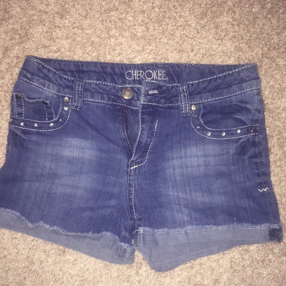 Nice jean shorts barley worn 😁