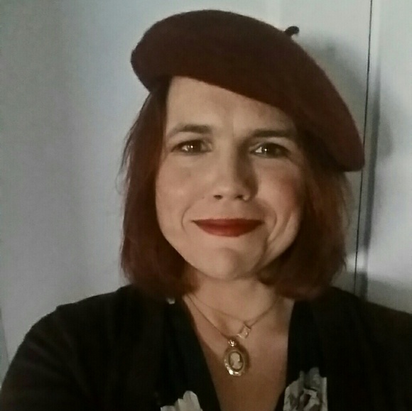 Meet your Posher, Lisa - Picture 2 of 2