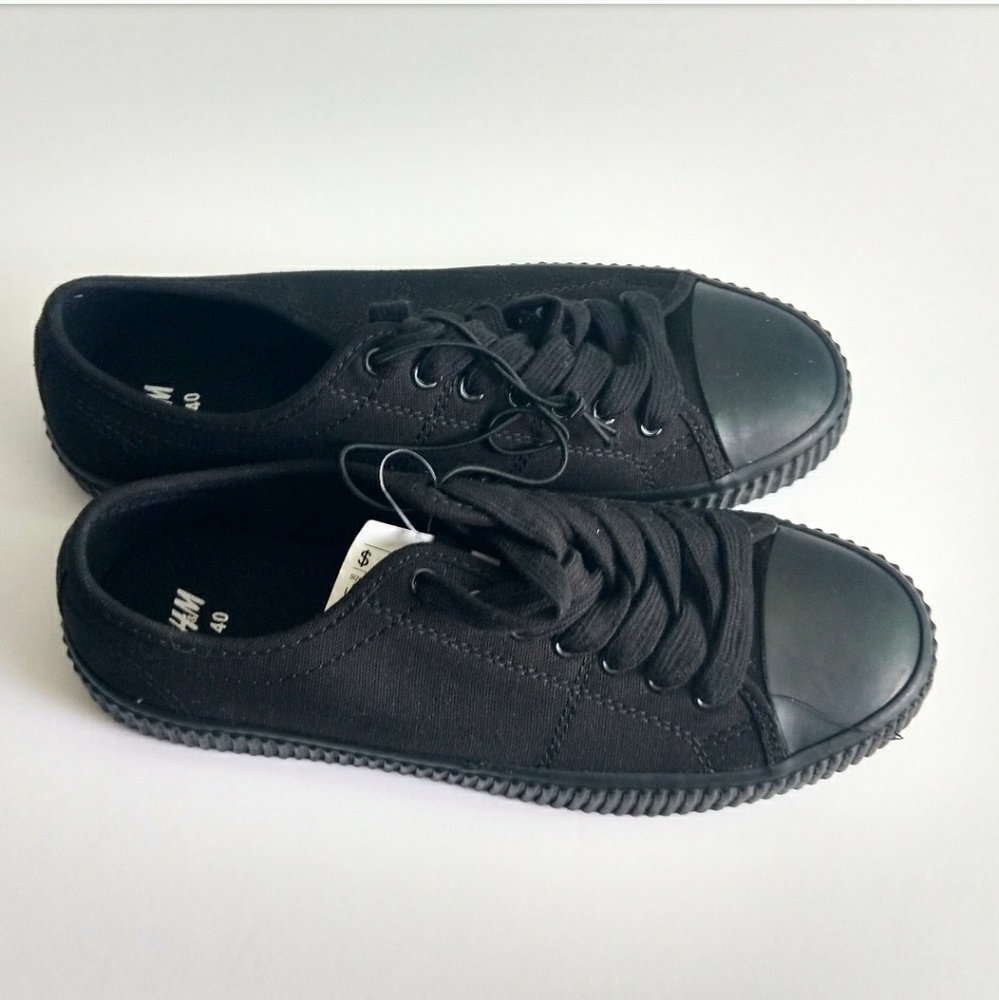 SALE! NWT H&M BLACK LACED SNEAKERS