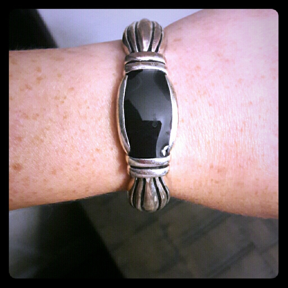 Bracelet with black stone