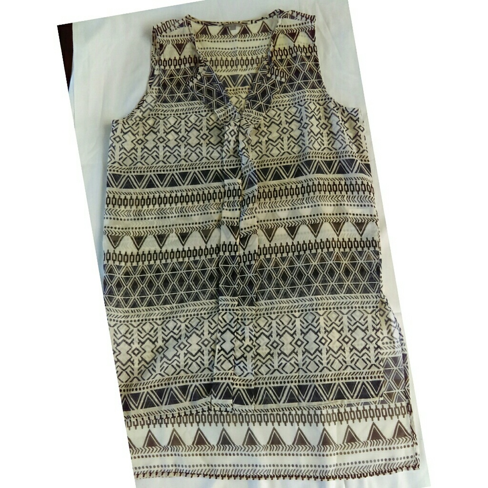 Charlotte Russe blue & black shapes print blouse