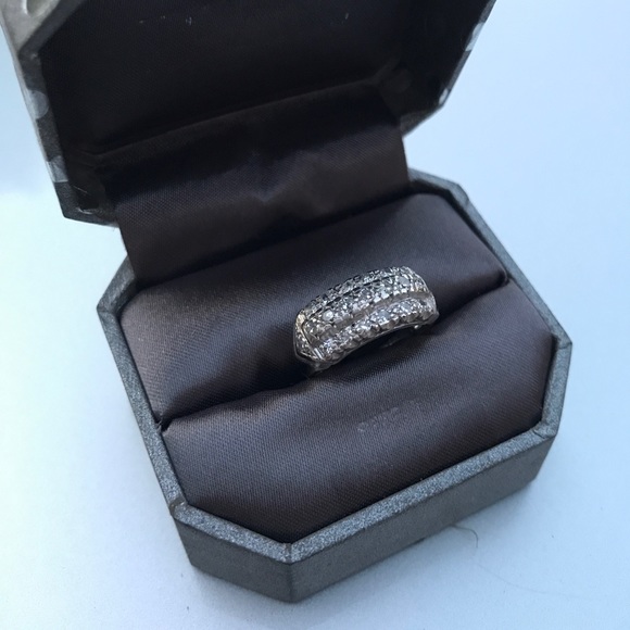 Vintage Platinum Ring With Diamonds - Picture 1 of 4