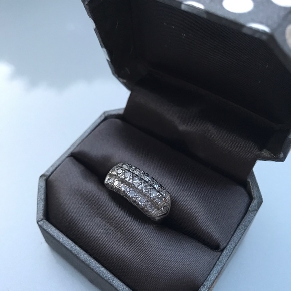 Vintage Platinum Ring With Diamonds - Picture 2 of 4