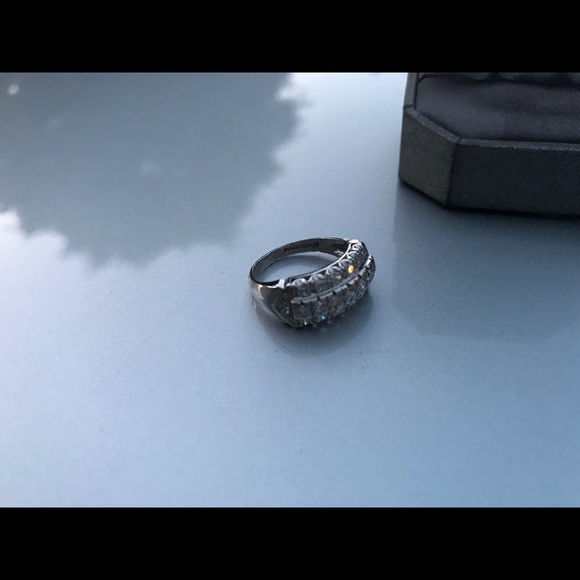 Vintage Platinum Ring With Diamonds - Picture 4 of 4