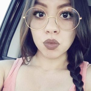 Meet your Posher, Esperanza