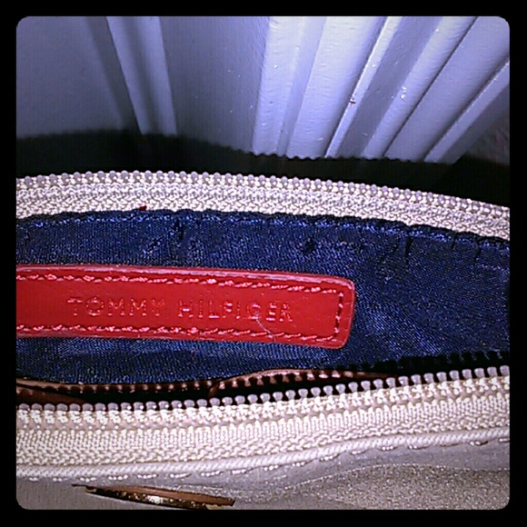 Tommy Hilfiger cross body bag - Picture 1 of 4