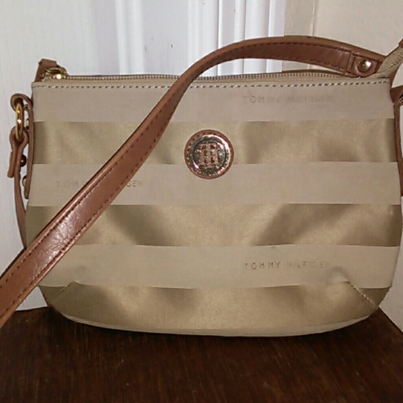 Tommy Hilfiger cross body bag - Picture 3 of 4