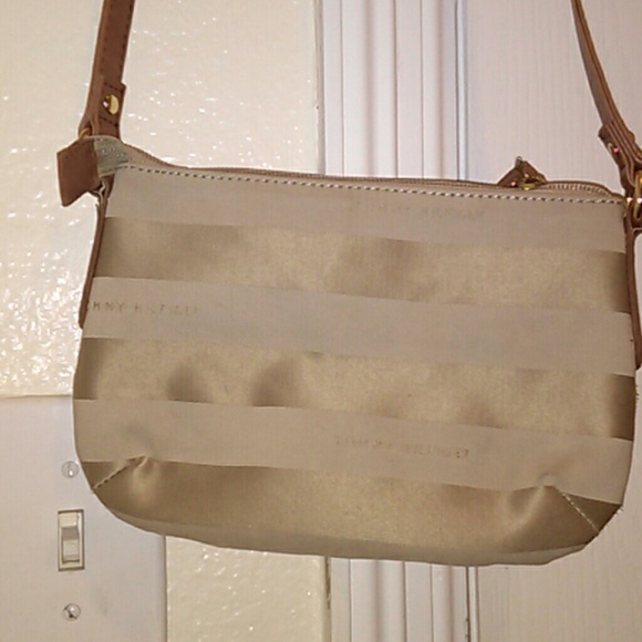 Tommy Hilfiger cross body bag - Picture 4 of 4