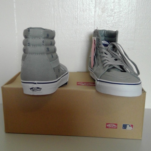 🎉Host Pick🎉 Vans New York Yankees SK8-Hi (MLB) - Picture 2 of 5
