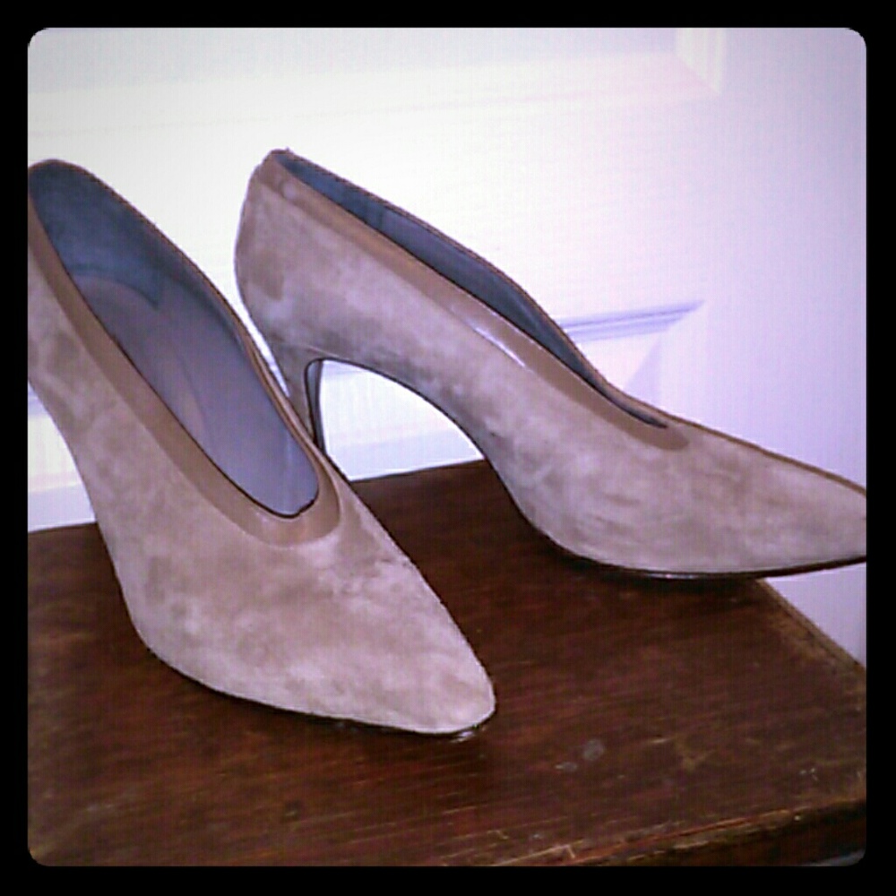 Ellen Tracy suede pumps like new