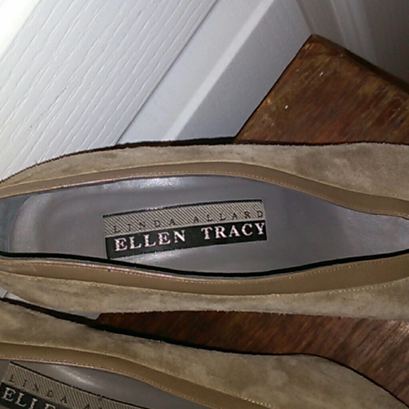 Ellen Tracy suede pumps like new - Picture 2 of 6