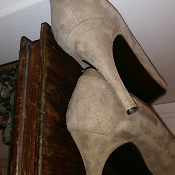 Ellen Tracy suede pumps like new - Picture 3 of 6