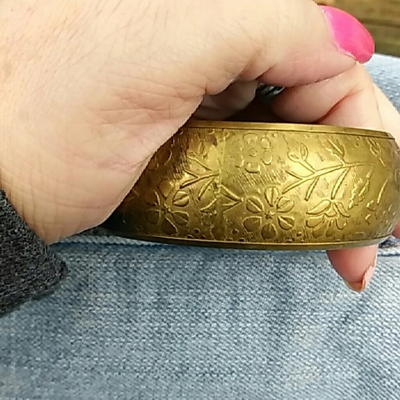 Gorgeous antique brass bangle from India - Picture 3 of 3