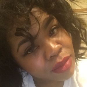 Meet your Posher, Rena