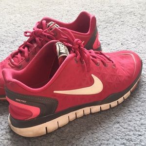 Women's pink roshe Nike
