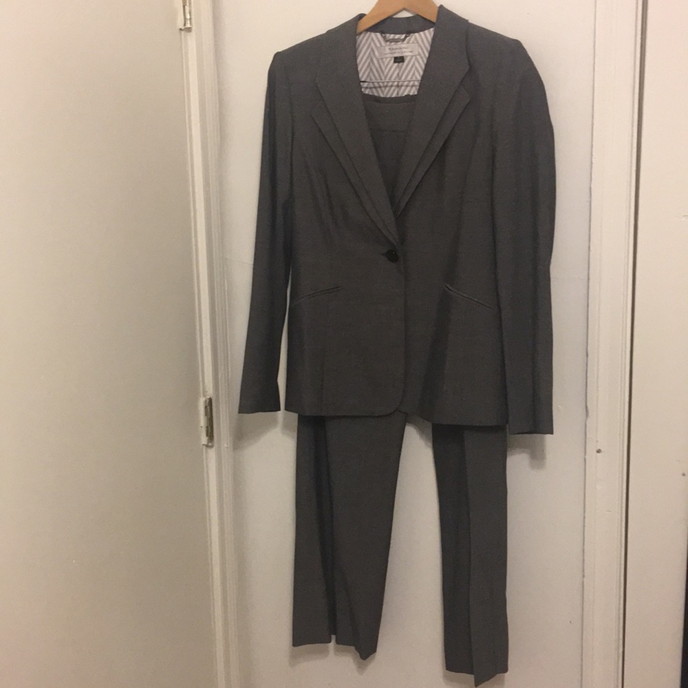 TAHARI Ready-for-business Spring &Fall