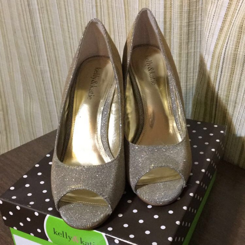 Kelly&Katie Gold Wedge shoes