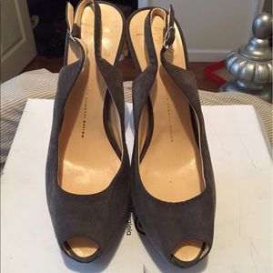 Giuseppe peep toe sling back barely worn shoes